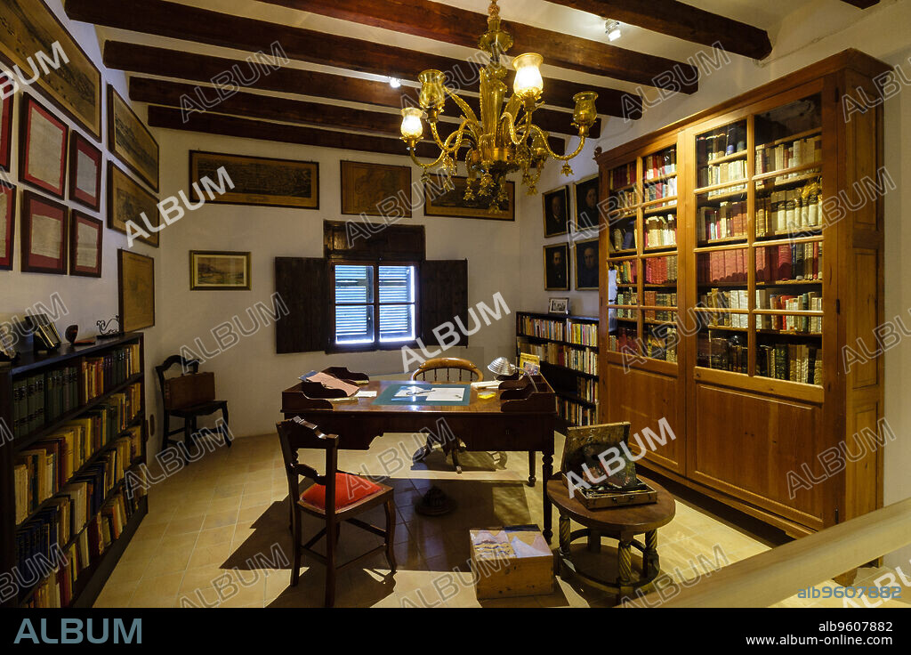 espacio de escritura y biblioteca personal, fundacion casa museo, llorenç Villalonga, Binissalem, Mallorca, balearic islands, spain, europe.