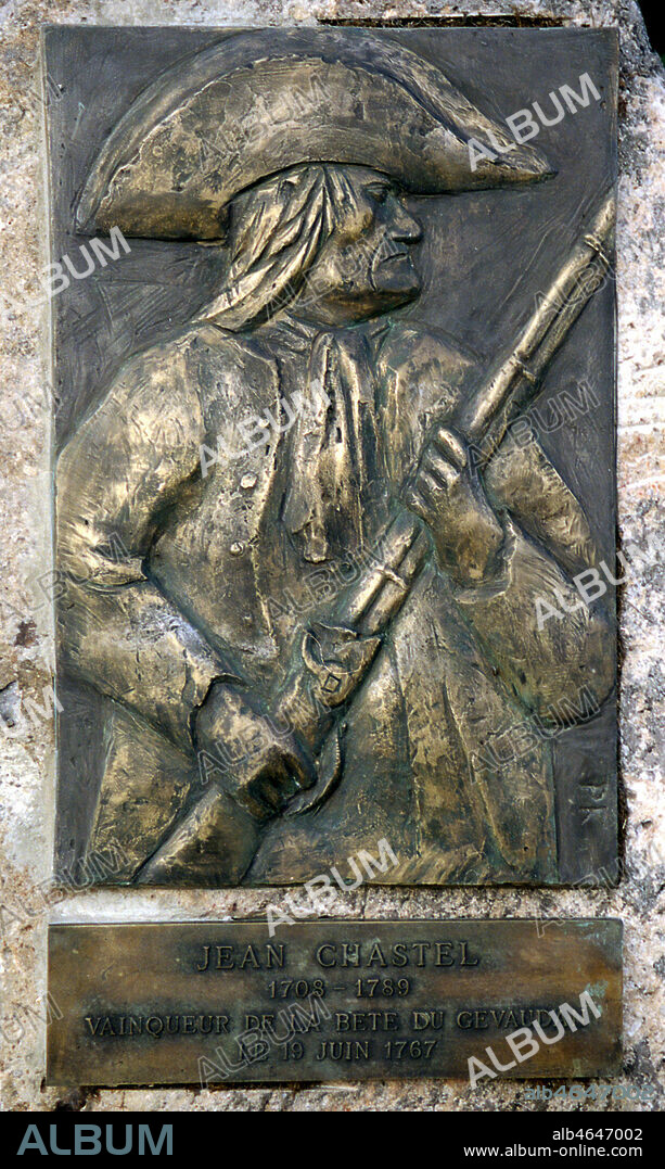 Sculpture representant Jean CHASTEL qui tua la bete du Gevaudan au 18eme siecle. Plaque se trouvant a La Besseyre Saint Mary en Auvergne. Credit: Collection Kharbine-Tapabor.
