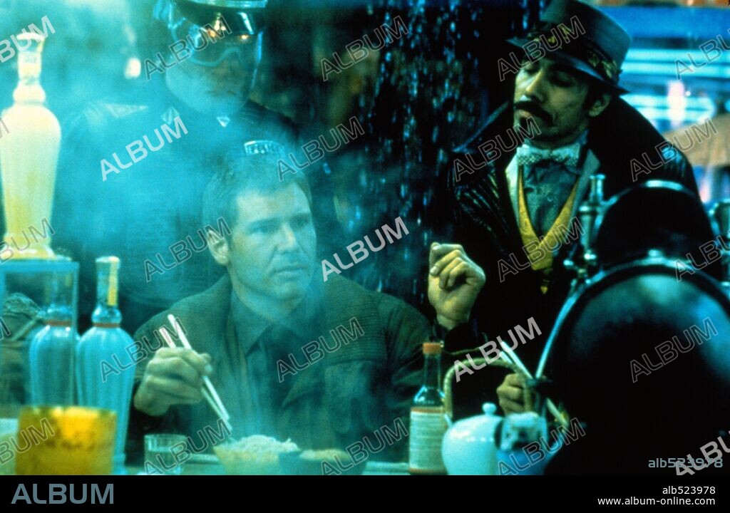 EDWARD JAMES OLMOS und HARRISON FORD in BLADE RUNNER, 1982, unter der Regie von RIDLEY SCOTT. Copyright LADD COMPANY/WARNER BROS.