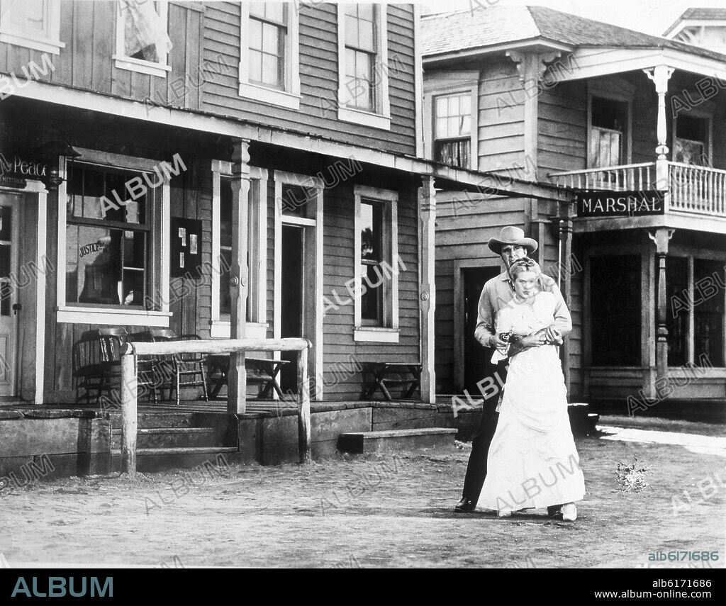 FRED ZINNEMANN. ESCENA DE LA PELICULA "SOLO ANTE EL PELIGRO" - 1952 - GARY COOPER / IAN MACDONALD / GRACE KELLY.