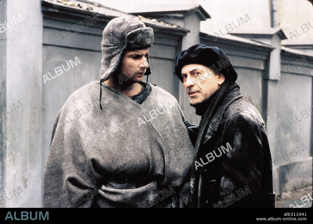 LIEV SCHREIBER en ILUSIONES DE UN MENTIROSO, 1999 (JAKOB THE LIAR), dirigida por PETER KASSOVITZ. Copyright COLUMBIA PICTURES / ENDRENYI, EGON.