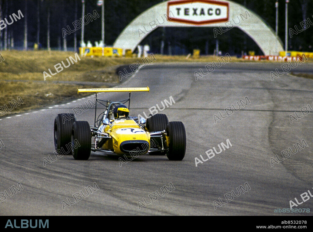 KARLSKOGA 1969-05-03. Den svenske racerföraren Ronnie Peterson kör sin recerbil en Tecno 69 - Ford/Novamotor under tidsträningen på Gelleråsbanan i Karlskoga inför Velodromloppet . Foto: Jan Collsiöö / TT / Kod: 1001.