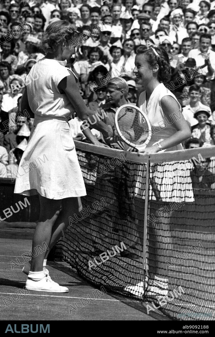 Maureen Connolly (right) after defeating Louise Brough to win her first Wimbledon title in 1952. The Encyclopedia of Tennis page 40.