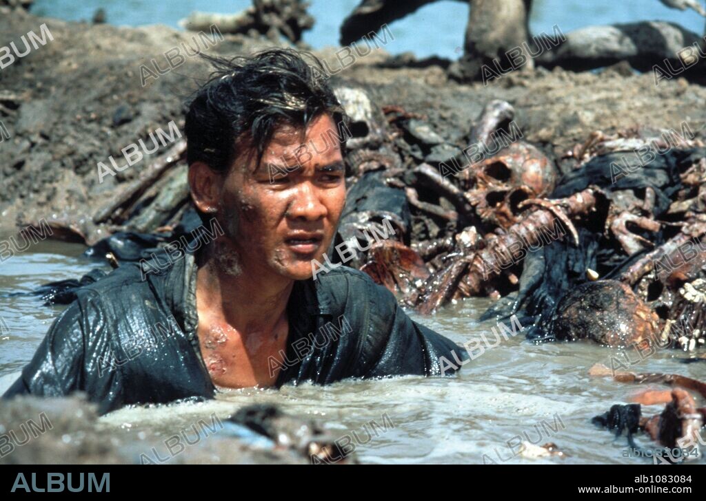 HAING S. NGOR en LOS GRITOS DEL SILENCIO, 1984 (THE KILLING FIELDS), dirigida por ROLAND JOFFE. Copyright ENIGMA-GOLDCREST/WB.