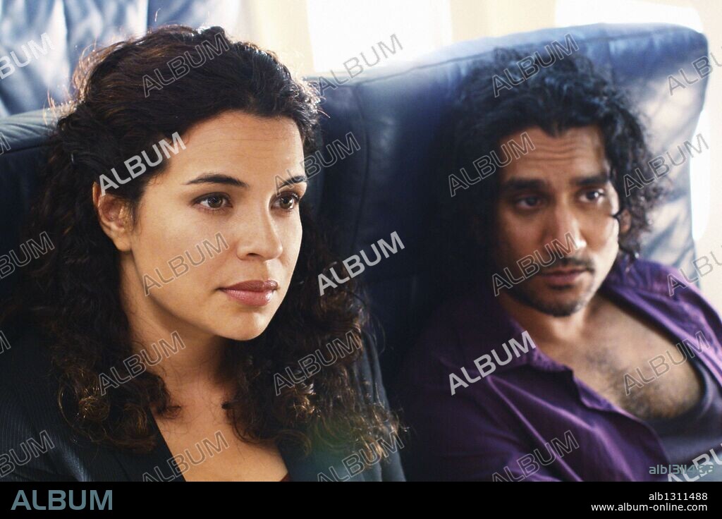 NAVEEN ANDREWS et ZULEIKHA ROBINSON dans >LOST, 2004 (LOST). Copyright ABC.