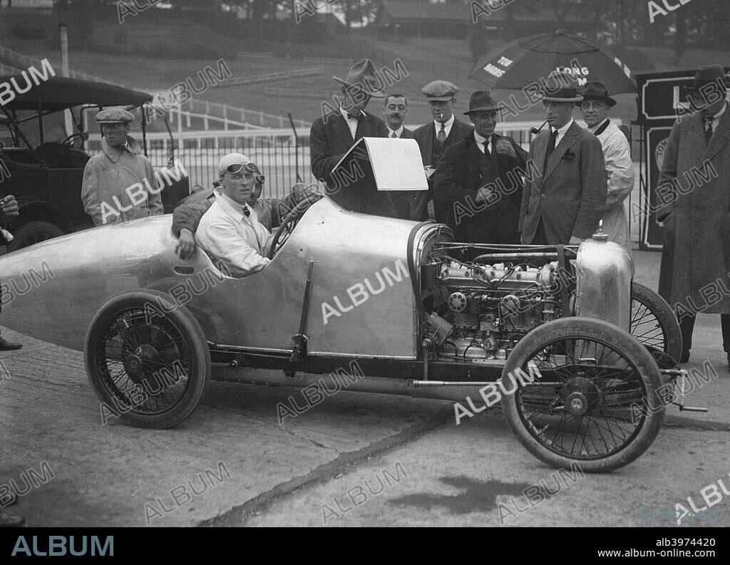 Talbot-Darracq Talbot 1 1487 cc. Entry No: 33. Driver: Segrave, H.O.D. Finished: 1st. in 1500cc class. Gordon Crosby standing behind car. Brooklands.  J.C.C. 200-mile Race. Date: 22.10.21.  Gordon Crosby.
