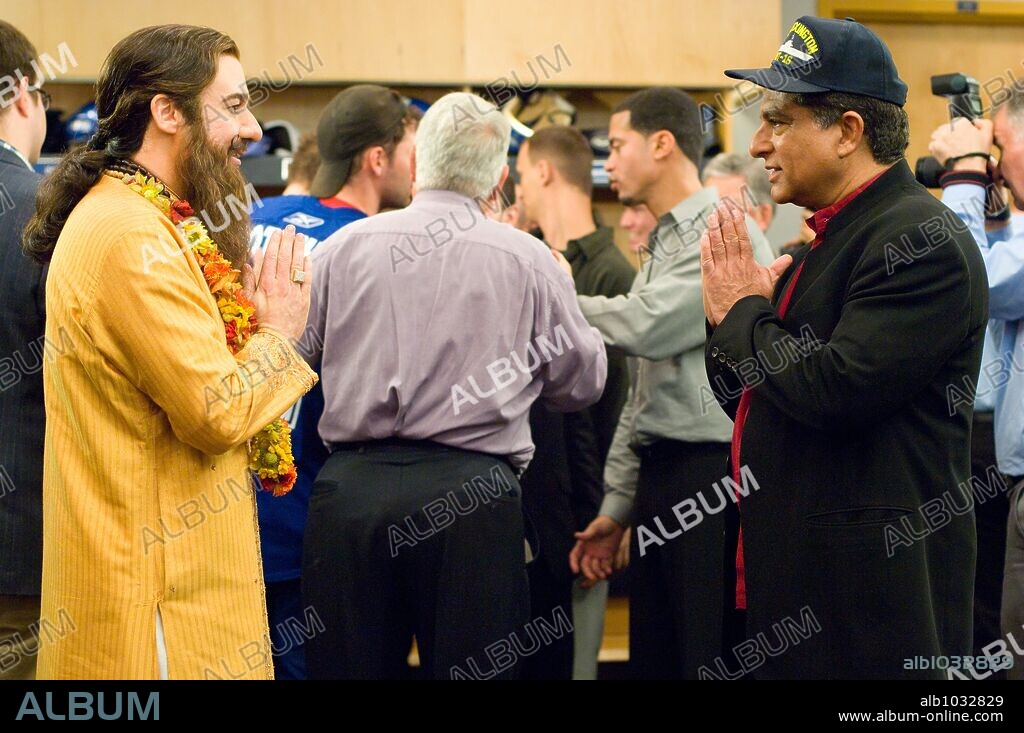 DEEPAK CHOPRA and MIKE MYERS in THE LOVE GURU, 2008, directed by MARCO SCHNABEL. Copyright PARAMOUNT PICTURES / KRAYCHYK, GEORGE.