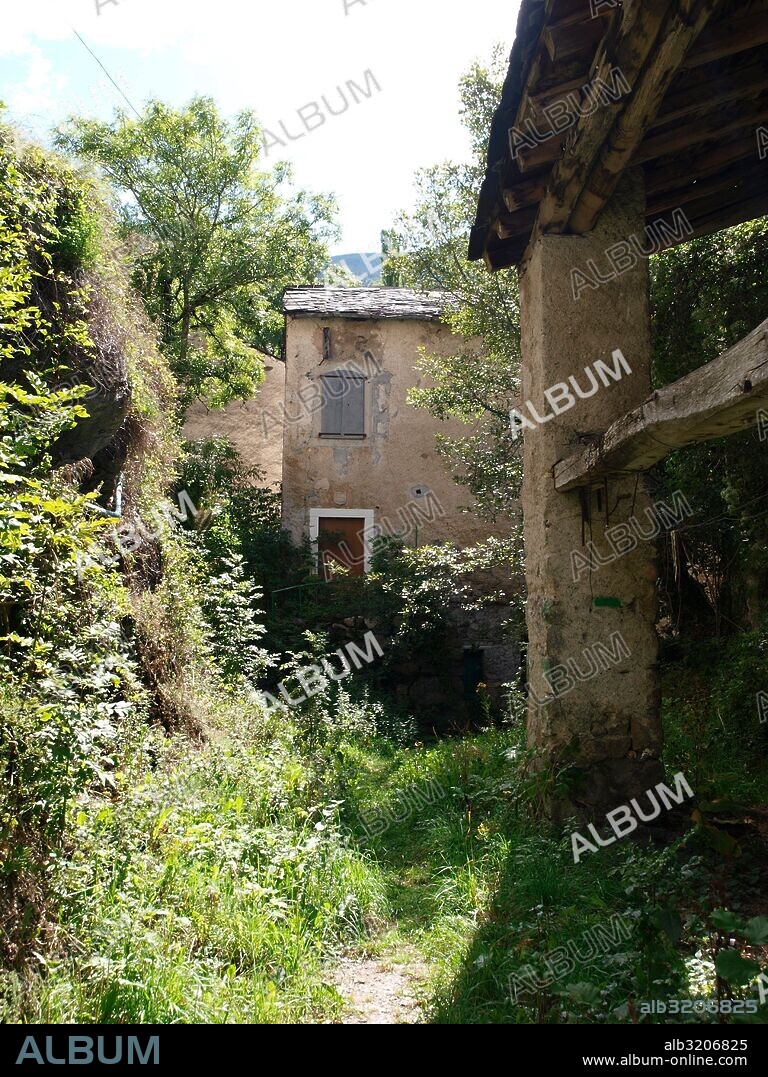 PUEBLO ABANDONADO DE CONQUES. RESIDENCIA DE LA FAMILIA BARDAJI.  . HUESCA, ESPAÑA.