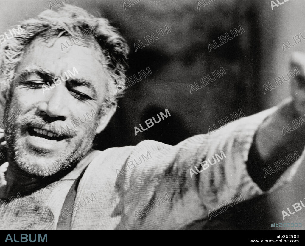 ANTHONY QUINN en ZORBA, EL GRIEGO, 1964 (ALEXIS ZORBAS), dirigida por MICHALIS KAKOYANNIS. Copyright 20TH CENTURY FOX.