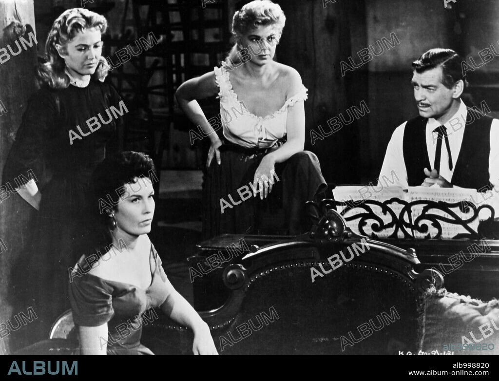 UN REY PARA CUATRO REINAS, 1956 (THE KING AND FOUR QUEENS), dirigida por RAOUL WALSH. Copyright UNITED ARTISTS.