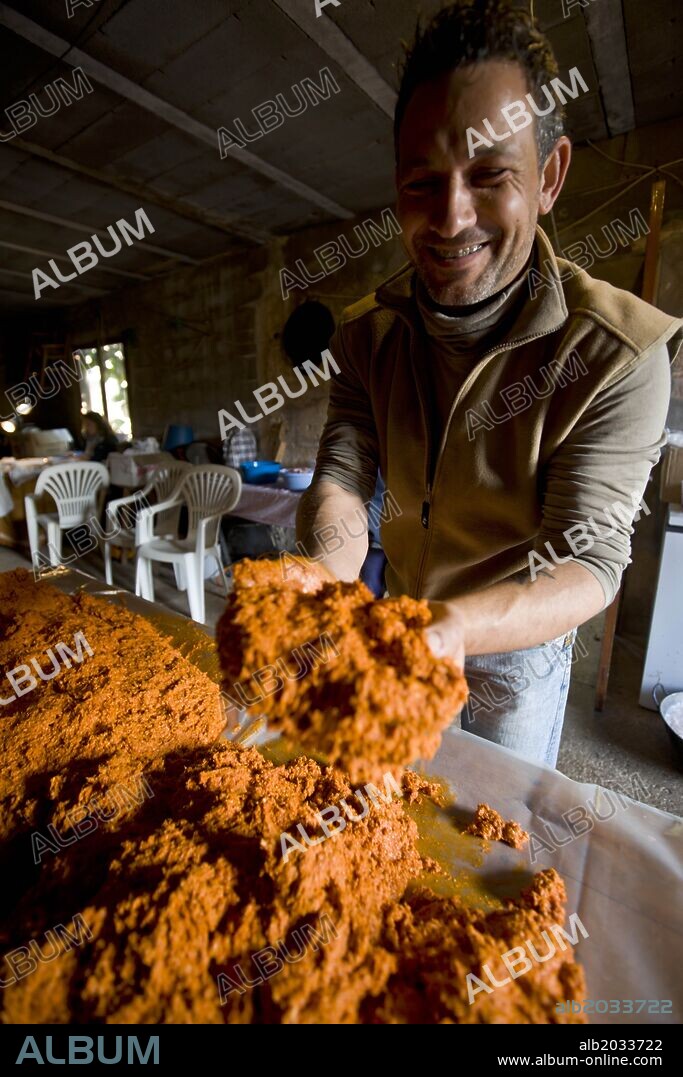 Preparacion y adobo de la sobrasada.Matanza del Cerdo. Algaida. Comarca de Es Pla. Mallorca.Balearic Islands. Spain.
