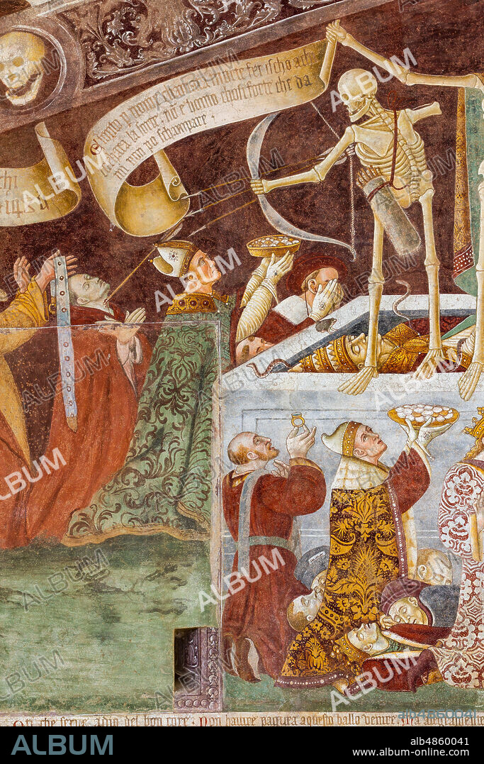 Oratorio dei Disciplini o di San Bernardino, decorato esternamente dagli affreschi del 1485 "Trionfo della Morte" e "Danza Macabra", dell'artista clusonese Giacomo Borlone De Buschis: particolare.