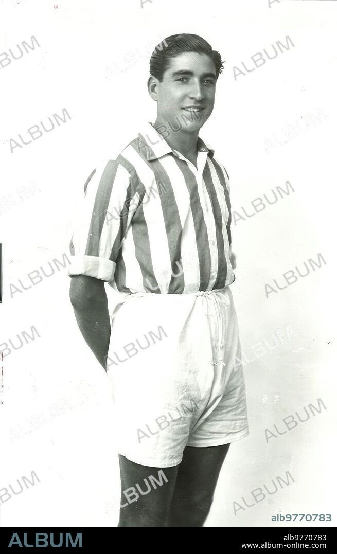 Francisco Antúnez Espada.- Betis player who, in the mid-40s, signed for Sevilla, since the Betis club needed money. His transfer raised a lot of dust, since the Betic fans were opposed to it. Betis backed out of the deal, but Sevilla refused. The case reached the federal courts, which ruled in favor of the Sevilla team. Antúnez became League champion with Sevilla in the 1945-46 season.