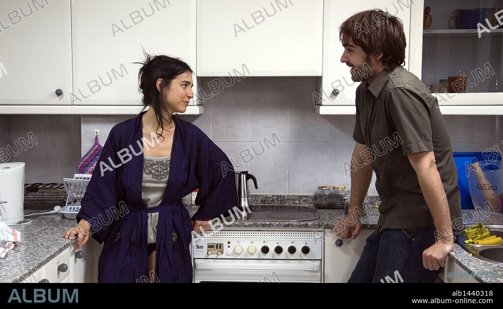 CRISTINA BRONDO y XOSE BARATO en 18 COMIDAS, 2010, dirigida por JORGE COIRA. Copyright LAGARTO CINE/TELEVISION DE GALICIA, S.A/TIC TAC/ZIRCOZINE / BARREIRO, JORGE.