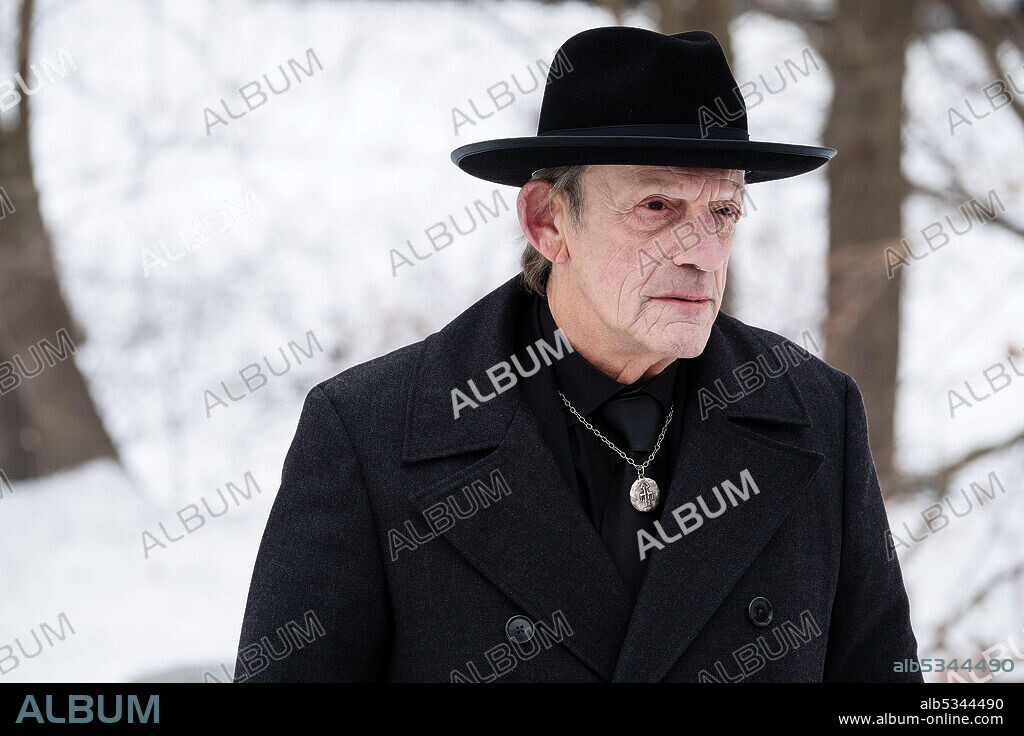 TOM NOONAN dans 12 MONKEYS, 2015, réalisé par GRANT HARVEY et MAGNUS MARTENS.