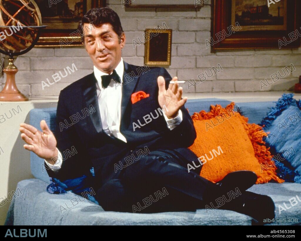 DEAN MARTIN in THE DEAN MARTIN SHOW, 1965, directed by GREG GARRISON. Copyright NBC.