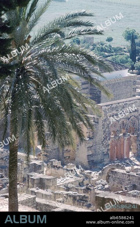 Medina Azahara / Madinat al-Zahra (bei Córdoba, Andalusien, Spanien), Palaststadt der Omaijaden (erbaut ab 936 unter Kalif Abd ar-Rahman III., 1010 zerstört). /-Teilansicht des Geländes.-/ Foto, 1991.