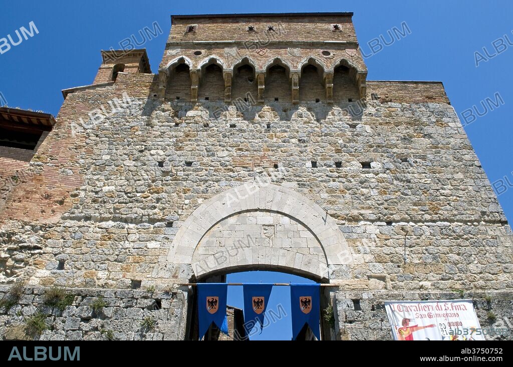 City wall, San Gimignano, UNESCO World Heritage Site, Tuscany, Italy, Europe.