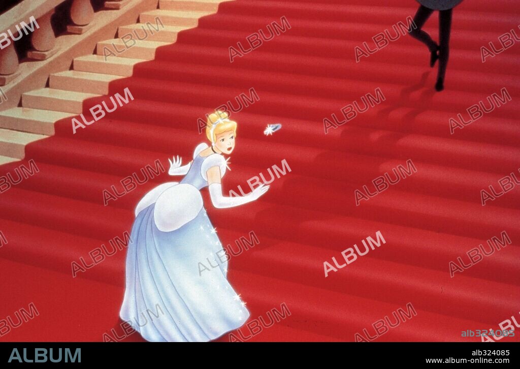 LA CENICIENTA, 1950 (CINDERELLA), dirigida por CLYDE GERONIMI, HAMILTON LUSKE y WILFRED JACKSON. Copyright WALT DISNEY PRODUCTIONS.