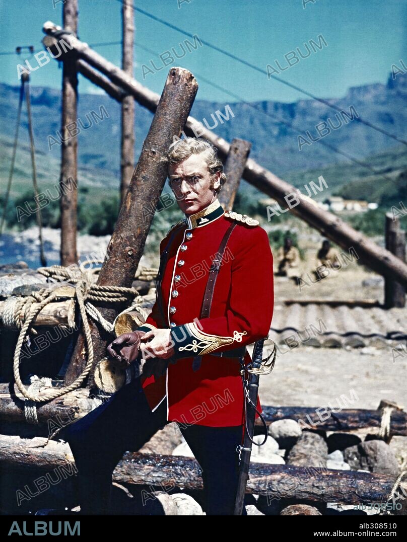 MICHAEL CAINE en ZULU, 1964, dirigida por CY ENDFIELD. Copyright PARAMOUNT PICTURES.
