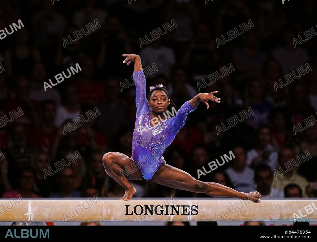 October 13, 2019, Stuttgart, Germany: Simone Biles of United States of America during balance beam for women at the 49th FIG Artistic Gymnastics World Championships in Hanns Martin Schleyer Halle in Stuttgart, Germany on October 13, 2019. (Credit Image: © Ulrik Pedersen/NurPhoto via ZUMA Press). 13/10/2019