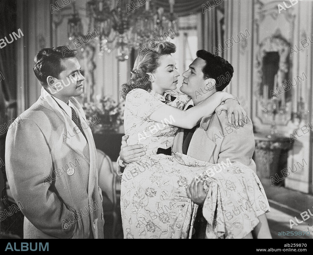 JOHN GARFIELD, JOSEPH PEVNEY and LILLI PALMER in BODY AND SOUL, 1947, directed by ROBERT ROSSEN. Copyright UNITED ARTISTS.