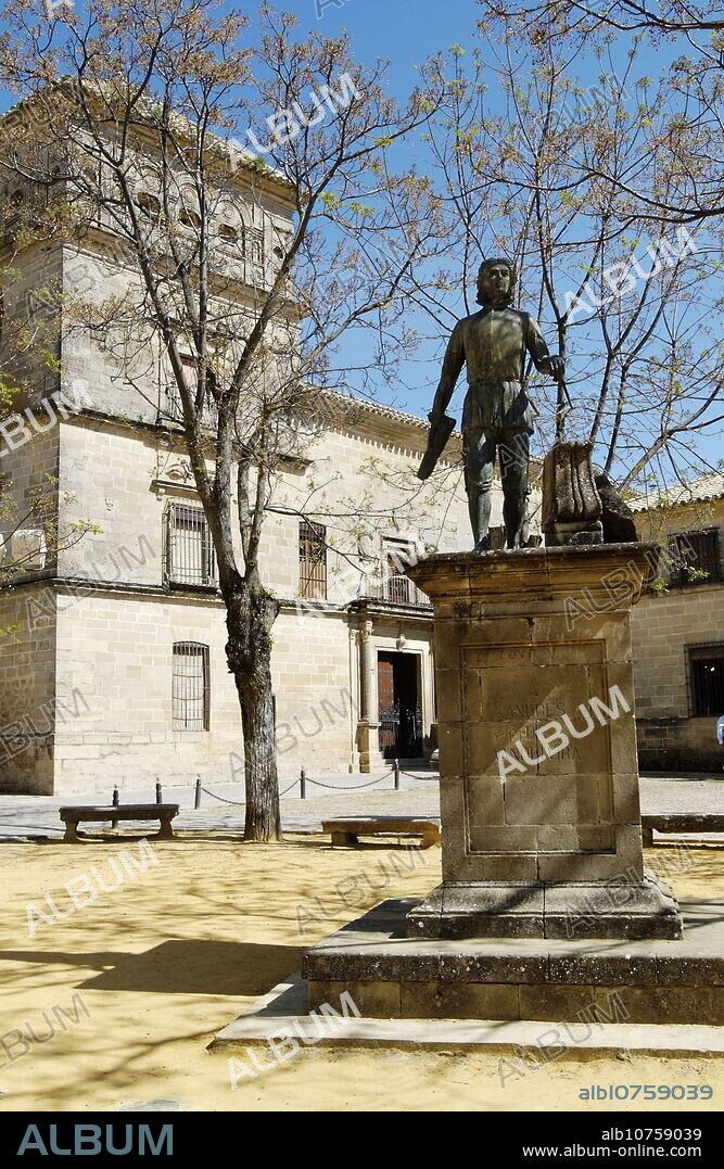 Monument to Andrés de Vandelvira and Antiguo Pósito in background (built 16th century). Úbeda. Jaén province. Spain.