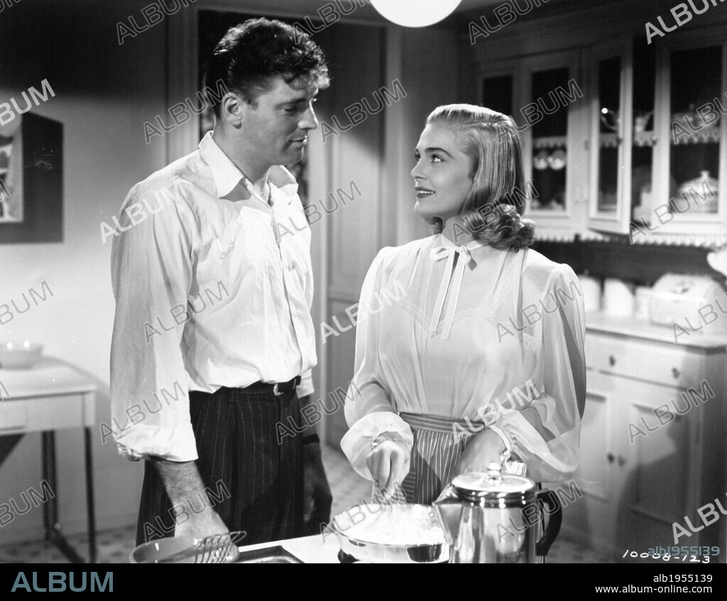 BURT LANCASTER and LIZABETH SCOTT in I WALK ALONE, 1948, directed by BYRON HASKIN. Copyright PARAMOUNT PICTURES.
