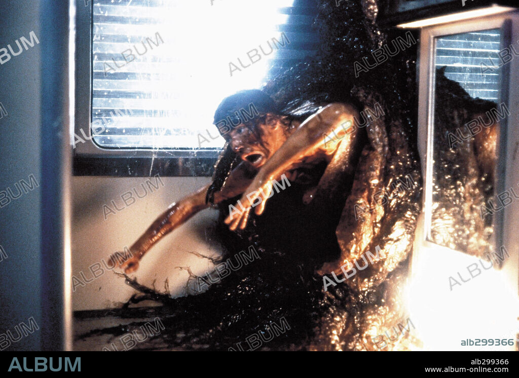 SPECIES: ESPECIE MORTAL, 1995 (SPECIES), dirigida por ROGER DONALDSON. Copyright WARNER BROTHERS / GORDON, MELINDA SUE.