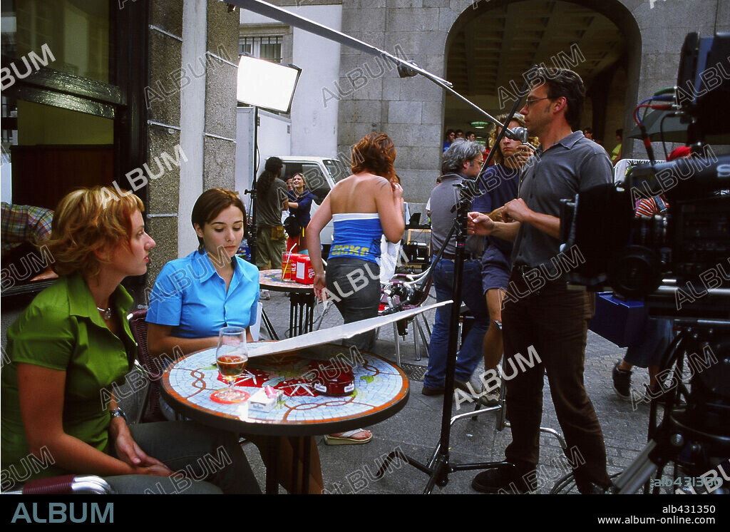 ADRIANA DOMINGUEZ y KATINA HUBERMAN en EL REGALO DE SILVIA, 2003, dirigida por DIONISIO PEREZ GALINDO. Copyright LORELEI PROD/IMVAL MADRID/EL MEDANO/TVG/BAUSAN FILMS.