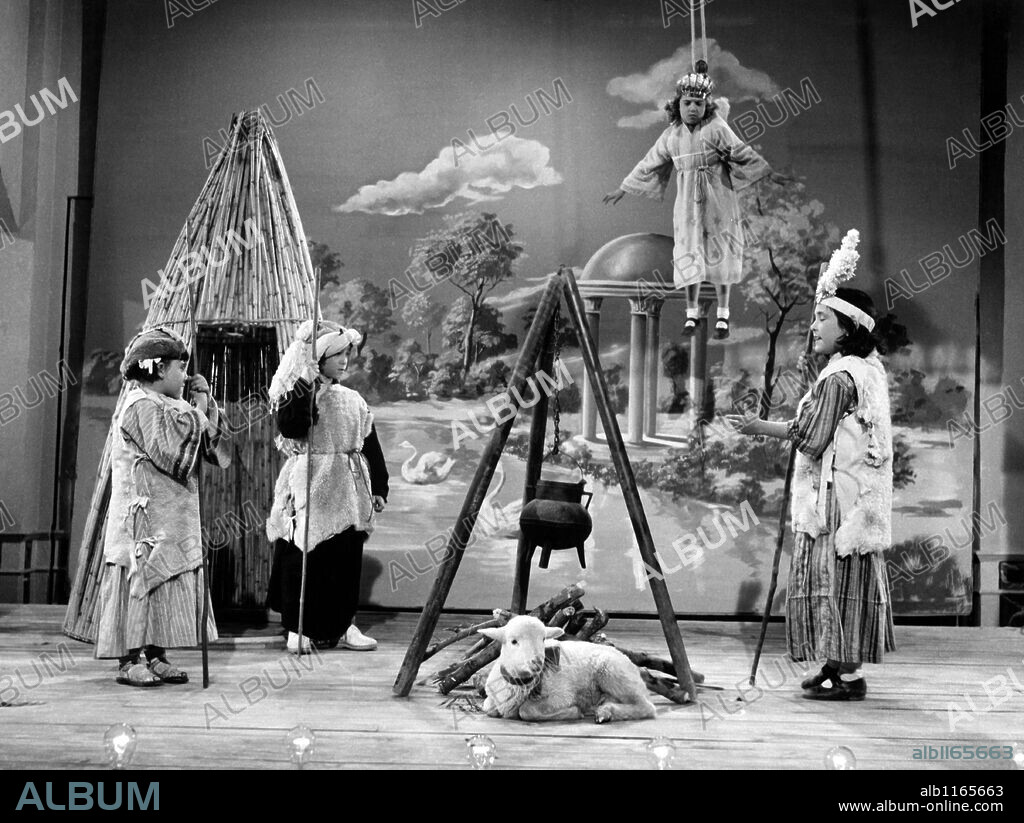 HAPPY EASTER, 1954 (FELICES PASCUAS), directed by JUAN ANTONIO BARDEM. Copyright EXCLUSIVAS FLORALVA.