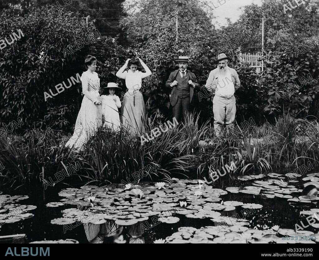 ANONYME. Germaine Hoschedé, Lili Butler, Mme Joseph Durand-Ruel, Georges Durand-Ruel and Claude Monet at the water lily pond in Giverny.