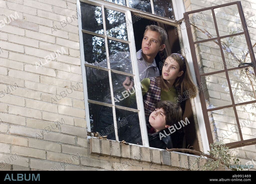 EMMA ROBERTS, JOSH FLITTER y MAX THIERIOT en NANCY DREW, 2007, dirigida por ANDREW FLEMING. Copyright JERRY WEINTRAUB PRODUCTIONS/VIRTUAL STUDIOS/WARNER BROS PICT / GORDON, MELINDA SUE.