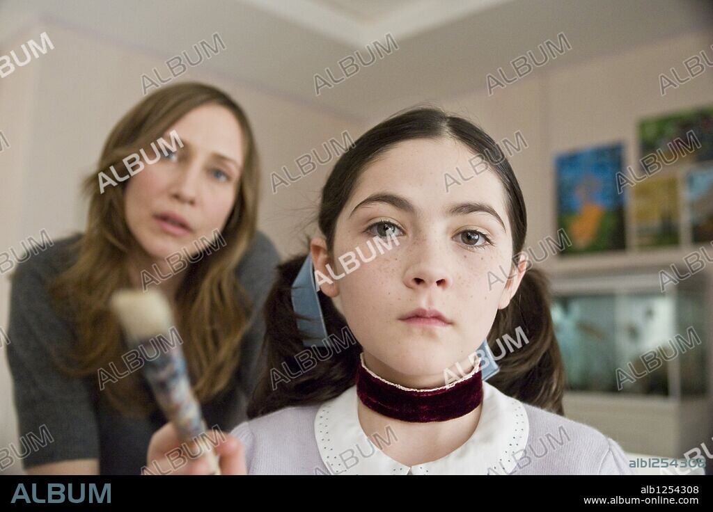 ISABELLE FUHRMAN y VERA FARMIGA en LA HUERFANA, 2009 (ORPHAN), dirigida por JAUME COLLET-SERRA. Copyright WARNER BROS PICTURES.