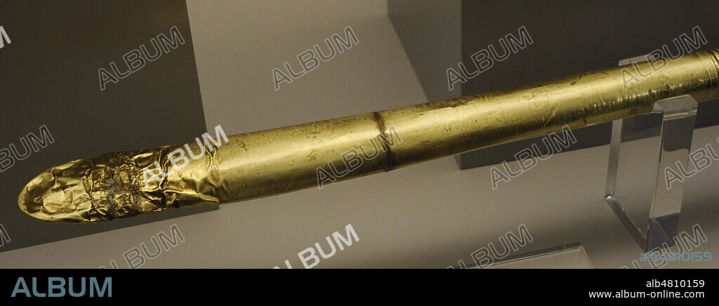 Bastón de mando. Oro. Cultura Chimú (1100-1400 d. C.). Perú. Museo de América. Madrid. España.