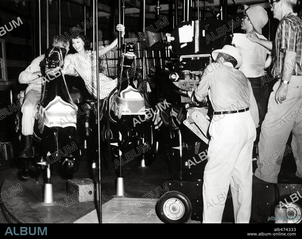 SIDNEY LUMET and SOPHIA LOREN in THAT KIND OF WOMAN, 1959, directed by SIDNEY LUMET. Copyright PARAMOUNT PICTURES.