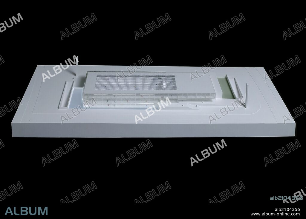 MAQUETA PARA UN PROYECTO DE MERCADO EN SAN CHINARRO. PARA ESTUDIO DE AGUINAGA Y ASOCIADOS.