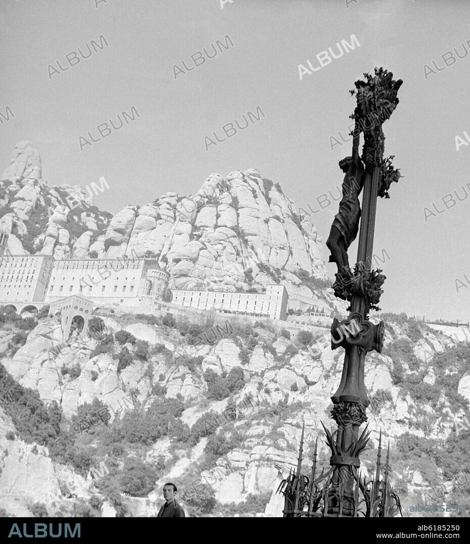 MONASTERIO DE MONTSERRAT - FOTOGRAFIA EN BLANCO Y NEGRO - AÑOS 50.
