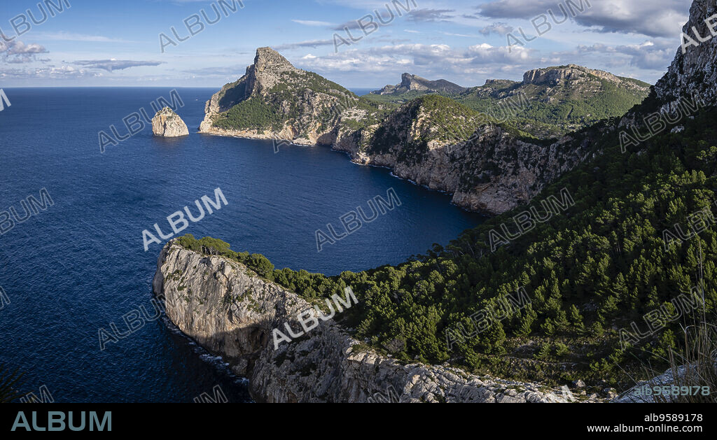 Colomer viewpoint, Mirador de sa Creueta, Formentor, Mallorca, Balearic Islands, Spain.