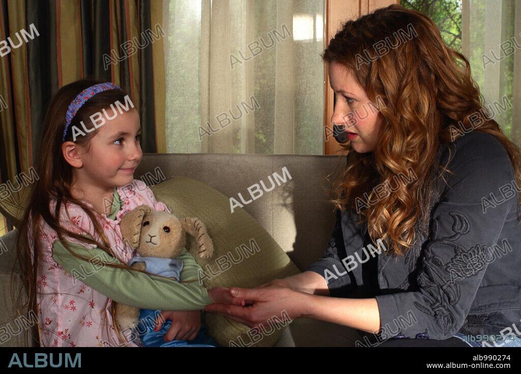 KATHRYN HAHN y RHIANNON LEIGH WRYN en MIMZY, MAS ALLA DE LA IMAGINACION, 2007 (THE LAST MIMZY), dirigida por ROBERT SHAYE. Copyright NEW LINE CINEMA / HARVEY, SHANE.