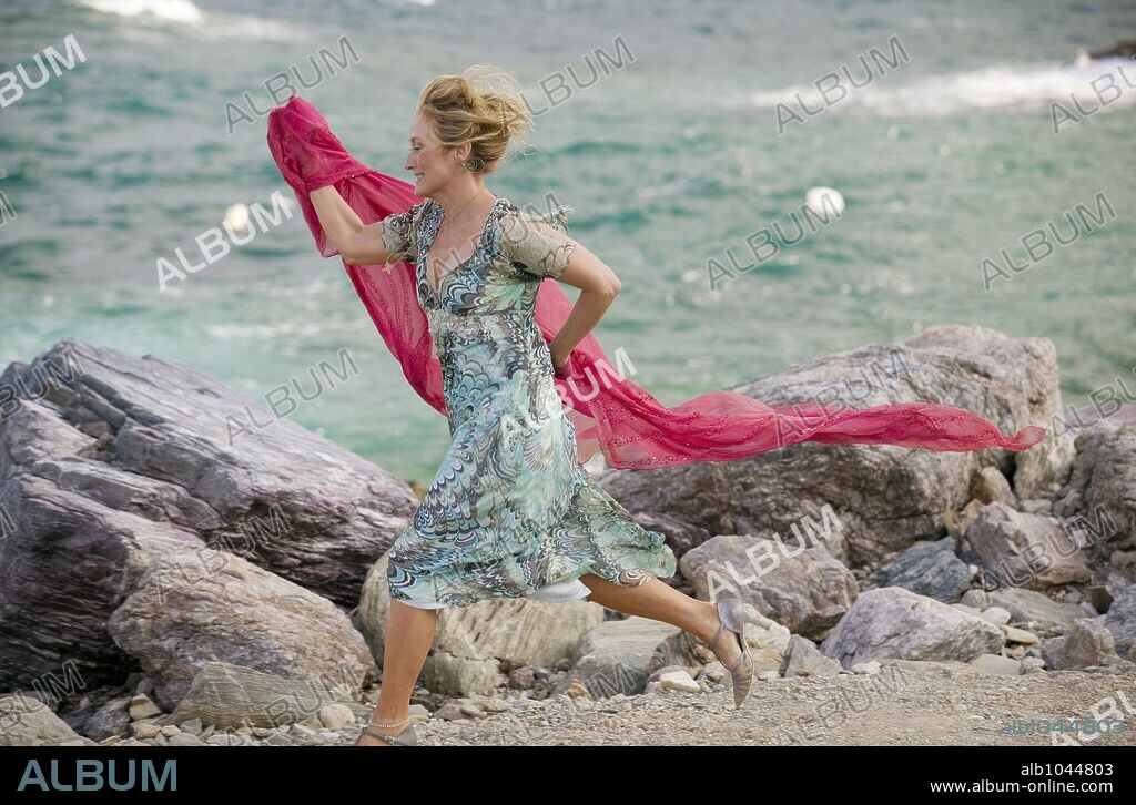MERYL STREEP en MAMMA MIA! LA PELICULA, 2008 (MAMMA MIA!), dirigida por PHYLLIDA LLOYD. Copyright LITTLESTAR PRODUCTIONS/PLAYTONE / MOUNTAIN, PETER.