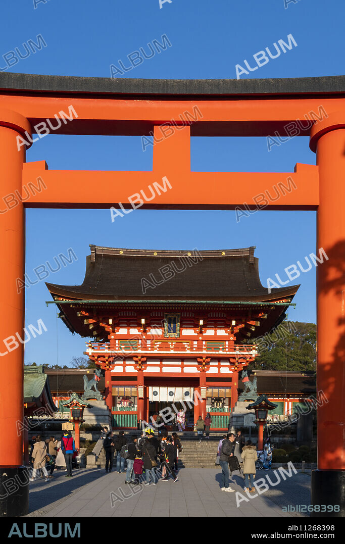 Fushimi Inari Taisha shrine and torii gates, Kyoto, Japan, Asia.