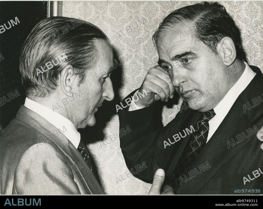Madrid, 08/08/1978. Torcuato Fernández Miranda, conversa con el Presidente del Senado, Antonio Fontán, durante uno de los descansos de la sesión plenaria de la cámara del Senado.