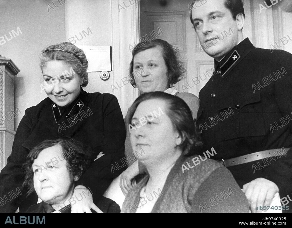 1932. María Teresa León and Rafael Alberti.