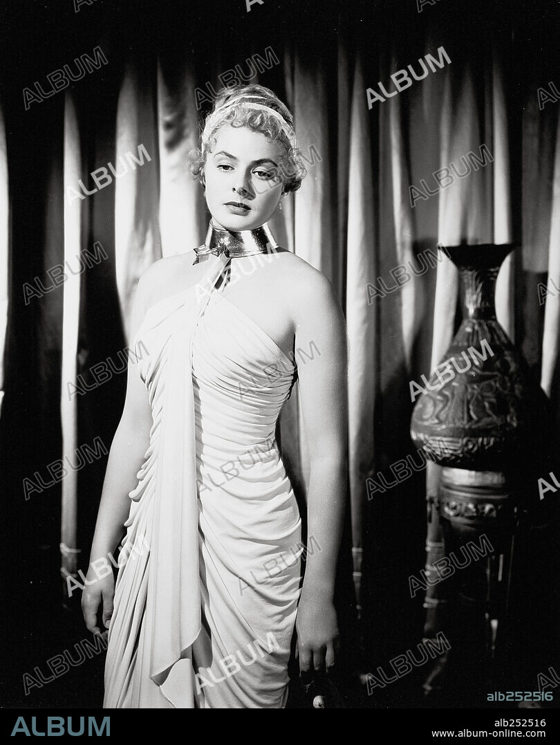 INGRID BERGMAN in SPELLBOUND, 1945, directed by ALFRED HITCHCOCK. Copyright Selznick International Pictures/Vanguard Films / CACEY, MADISON.