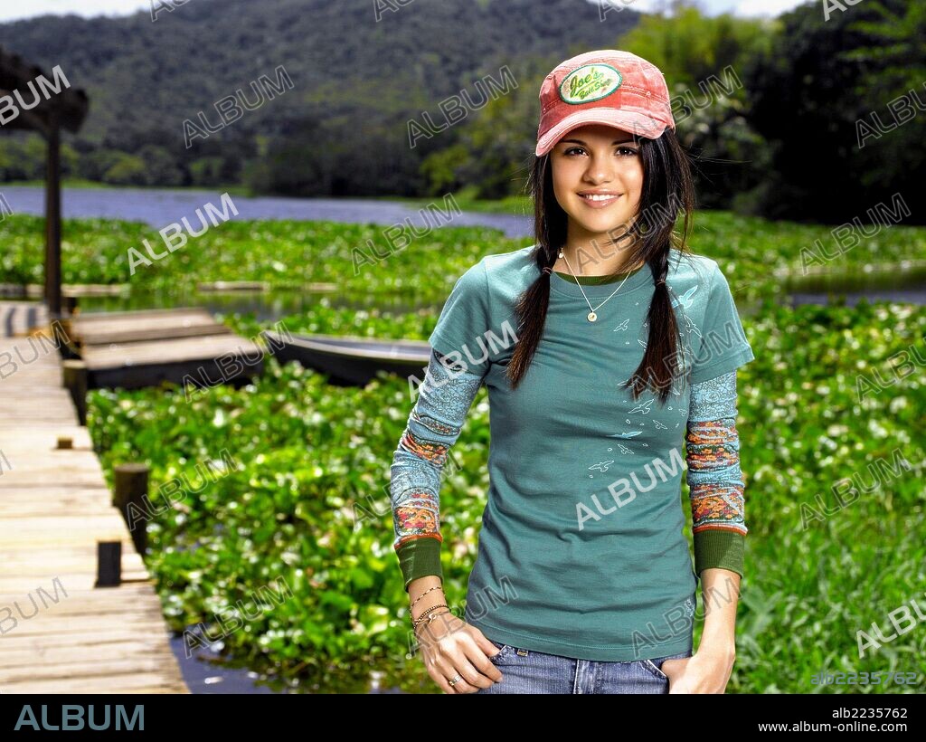 SELENA GOMEZ en PROGRAMA DE PROTECCION DE PRINCESAS, 2009 (PRINCESS PROTECTION PROGRAM), dirigida por ALLISON LIDDI-BROWN. Copyright DISNEY CHANNEL.