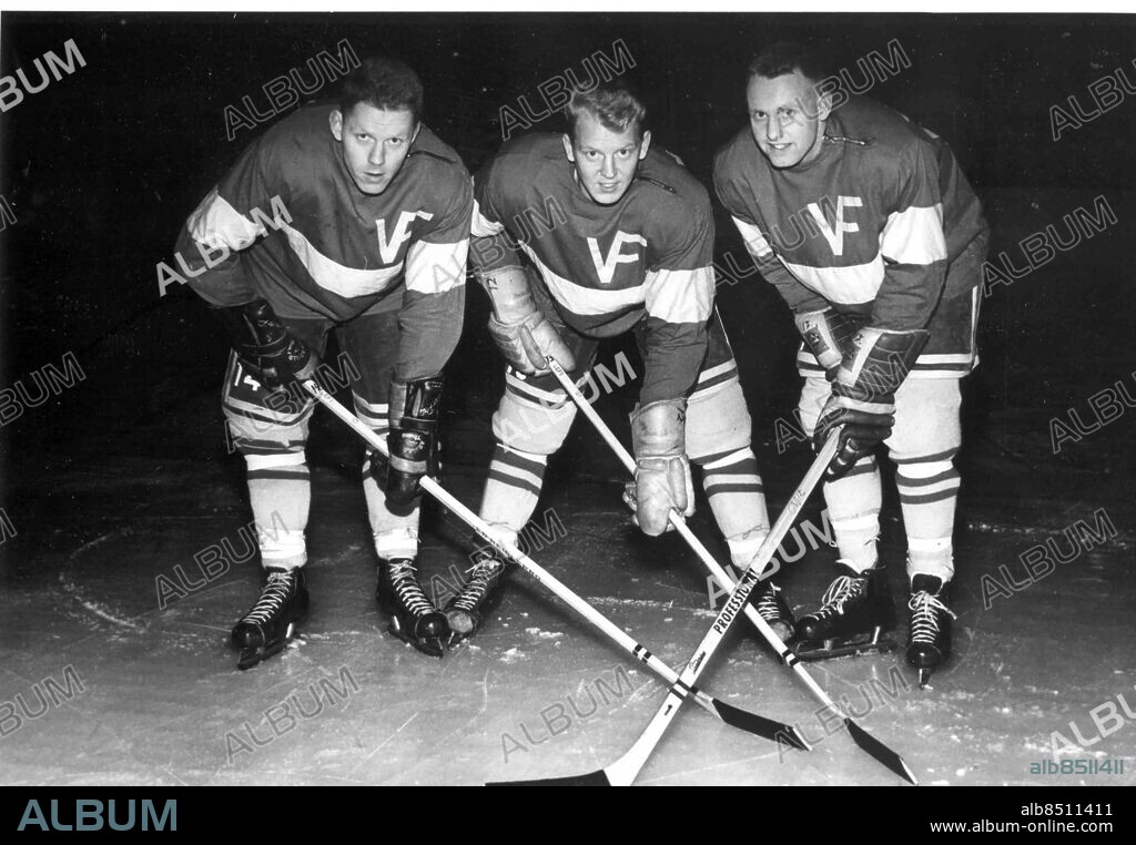 Göteborg omkring 1965. Ishockeyspelarna fr v Ronald "Sura-Pelle" Pettersson , Lars-Erik "Lasse" Lundvall och Owe Sterner *** Local Caption *** GP. KAMERAREPORTAGE.