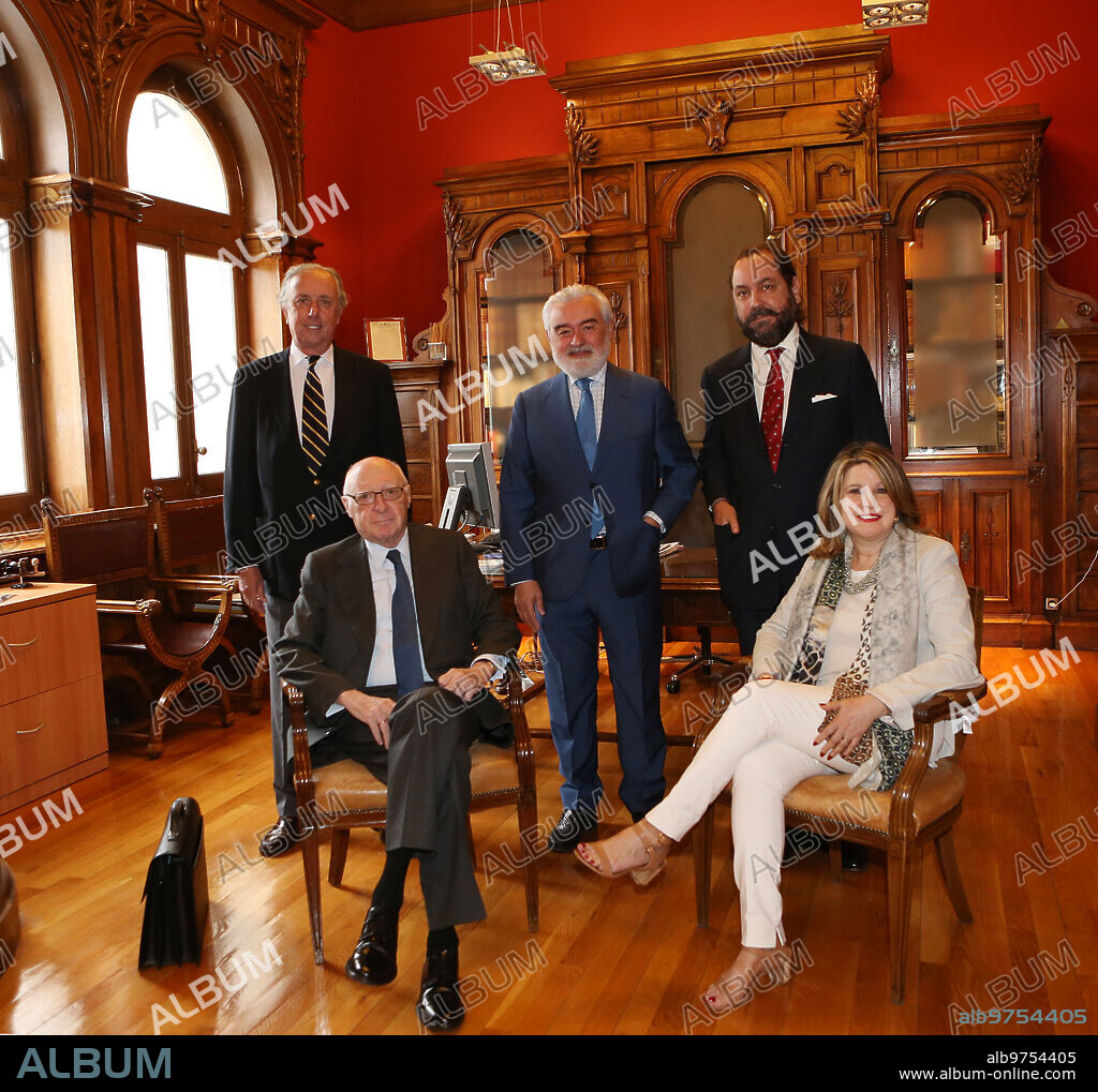 Madrid, 06/16/2016. Jury of the Mariano de Cavia, Mingote and Luca de Tena awards on ABC. José Pedro Pérez Llorca, Merces Monmany, Javier Barcáiztegui ?Barca?, Darío Villanueva and Ramón Pérez Maura. Photo: Ernesto Agudo ARCHDC.
