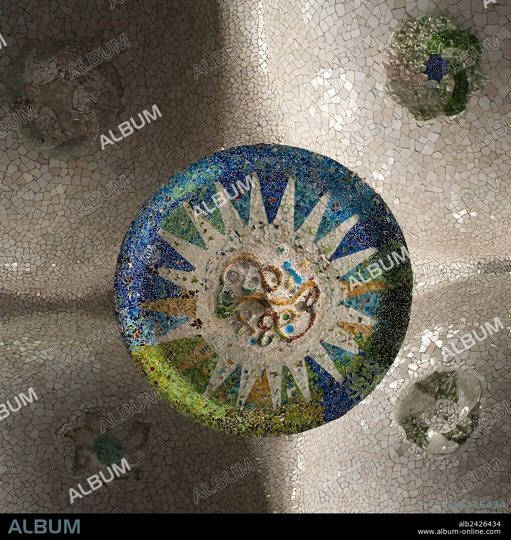 ANTONI GAUDÍ. PARK GÜELL. TECHO SALA HIPÓSTILA.