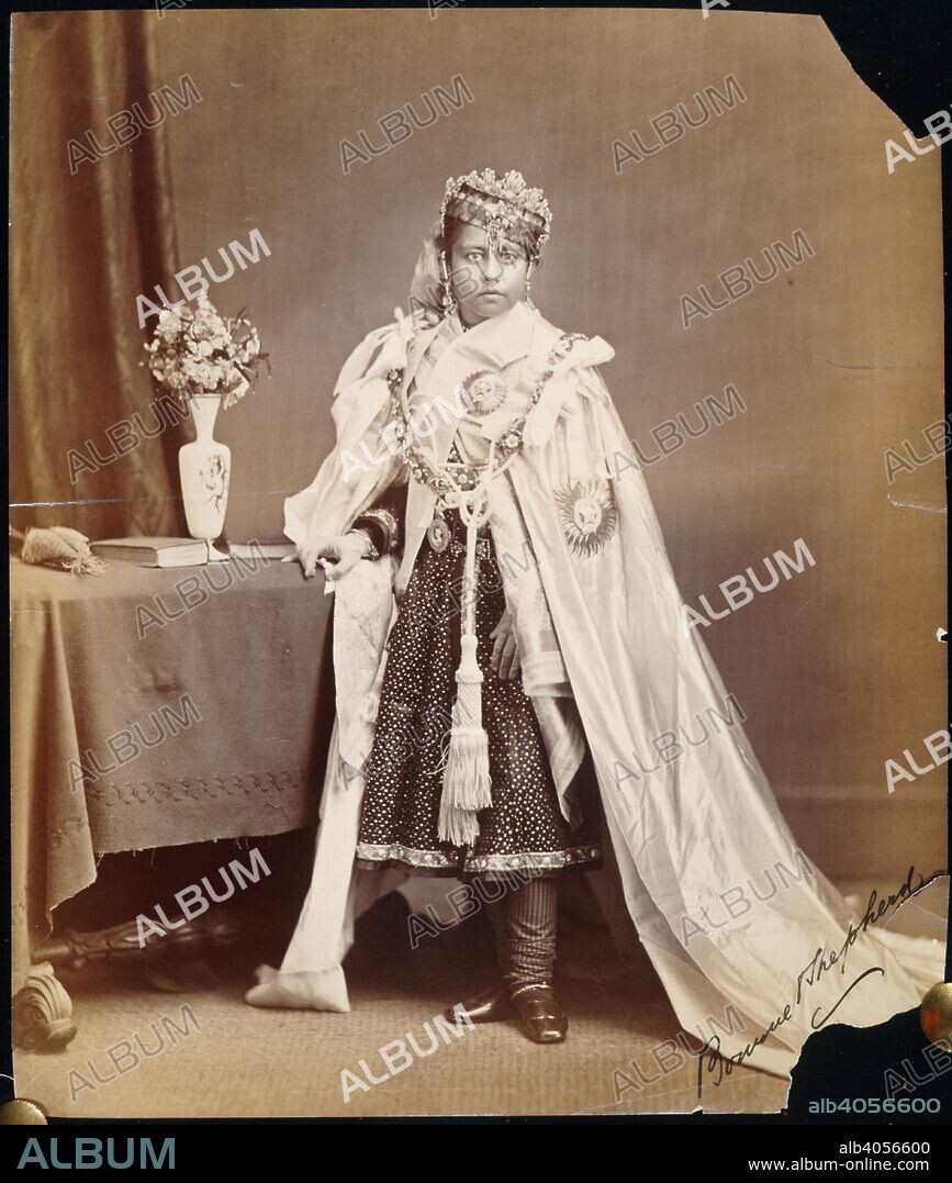 BOURNE & SHEPHERD. Begum of Bhopal (1838-1901). A full-length standing studio portrait of Shah Jahan Begum. Stephen Wheeler Collection: Portraits Of Indian Rulers. India, c.1877. Source: Photo 99/(39).